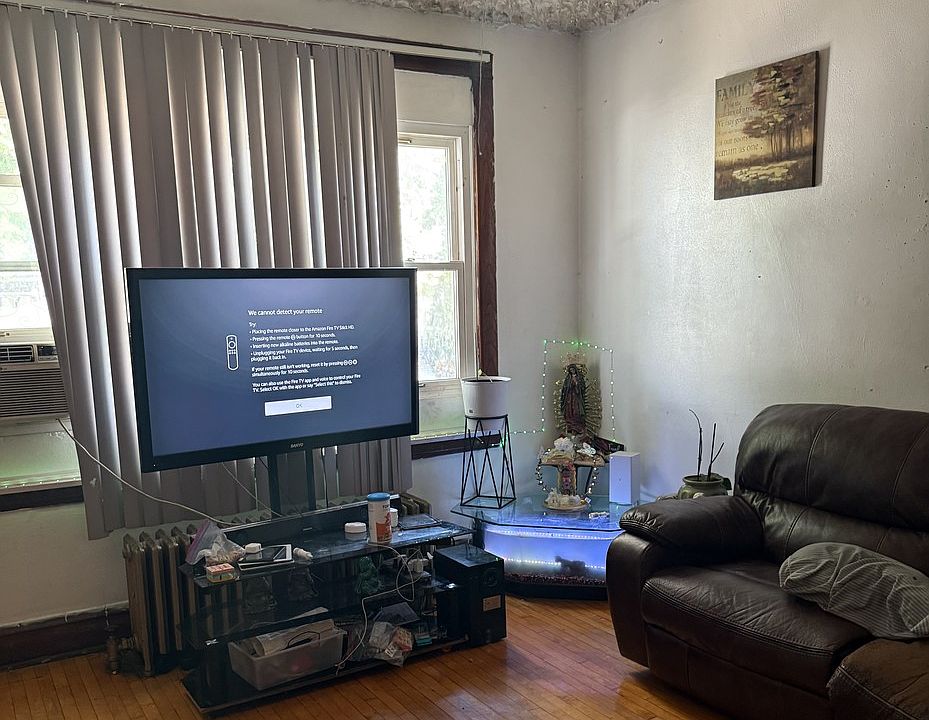 2nd image of 5130 S Whipple St
