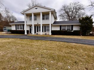 W177N8416 Lynwood Dr, Menomonee Falls, WI 53051