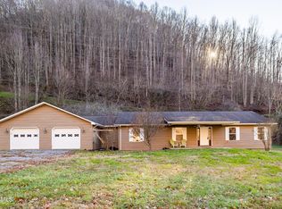 910 Wears Valley Rd, Townsend, TN 37882