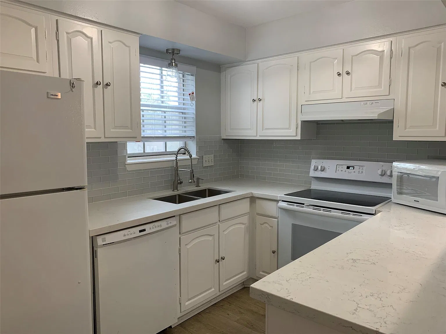 1 bed, 1.0 bath, 903 sqft, $1,550 — Photo 3