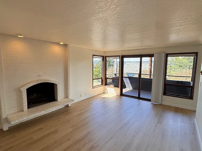 287 NW Market St — Photo 7