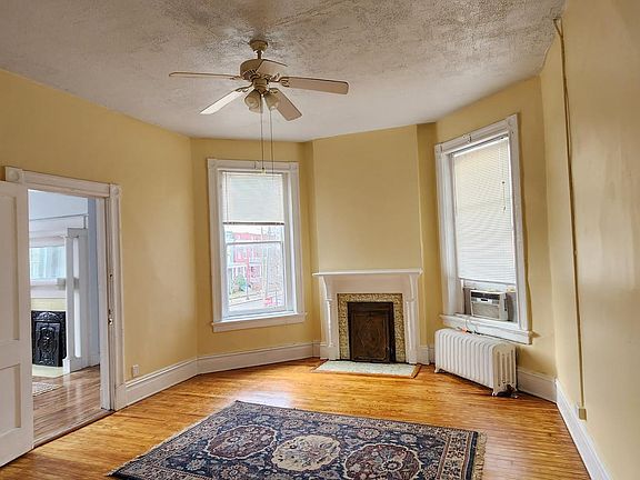 3rd image of 2348 W Grace St #A