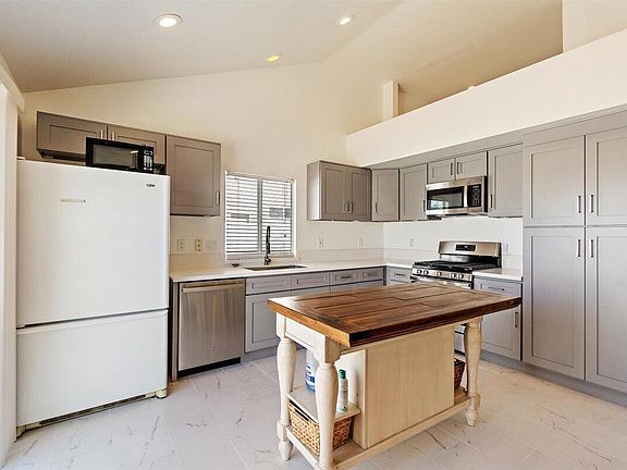 2nd image of 1387 Plumwood Ln