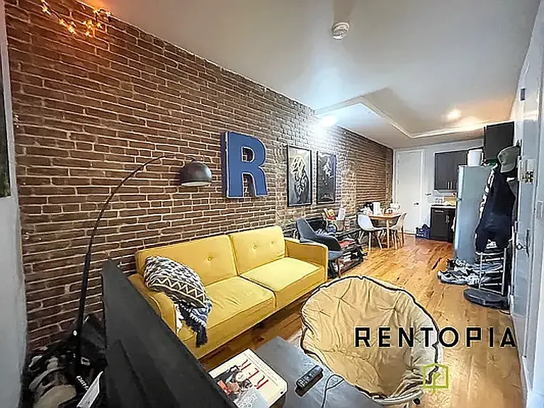 161 Maujer St #302A — Photo 1