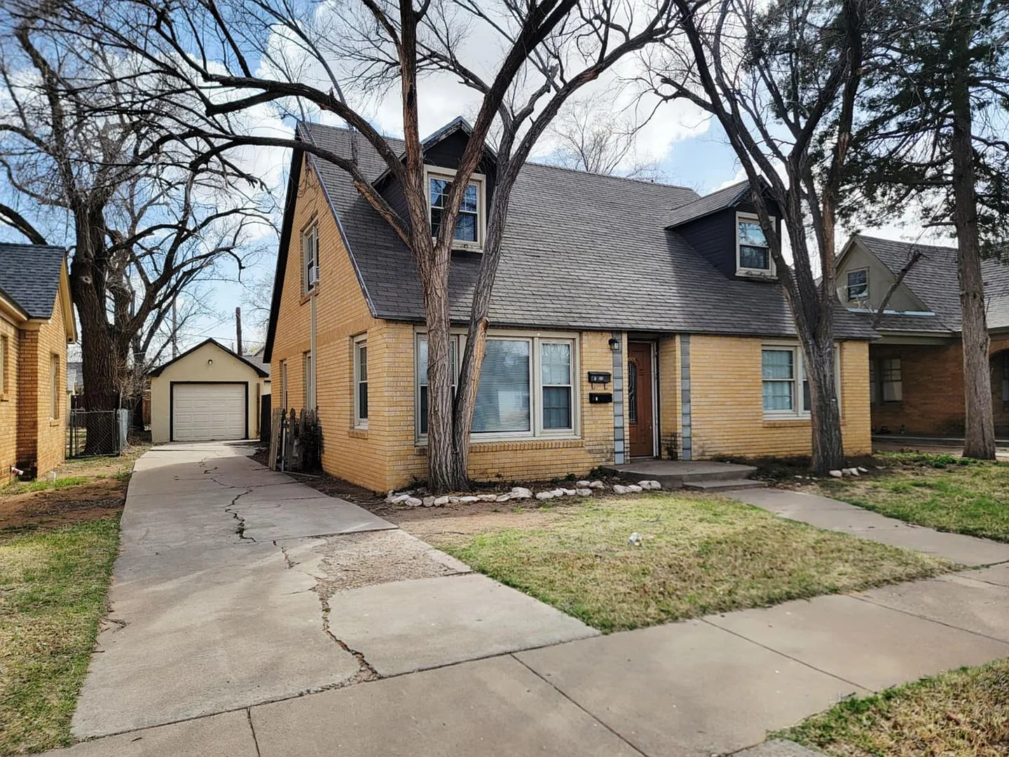 Pre-Leasing 2 Story 4 Bedroom 2 Bath — Photo 2