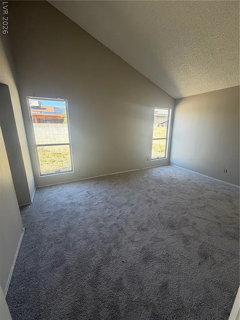 3 bed, 2.0 bath, 1055 sqft, $1,700 — Photo 2