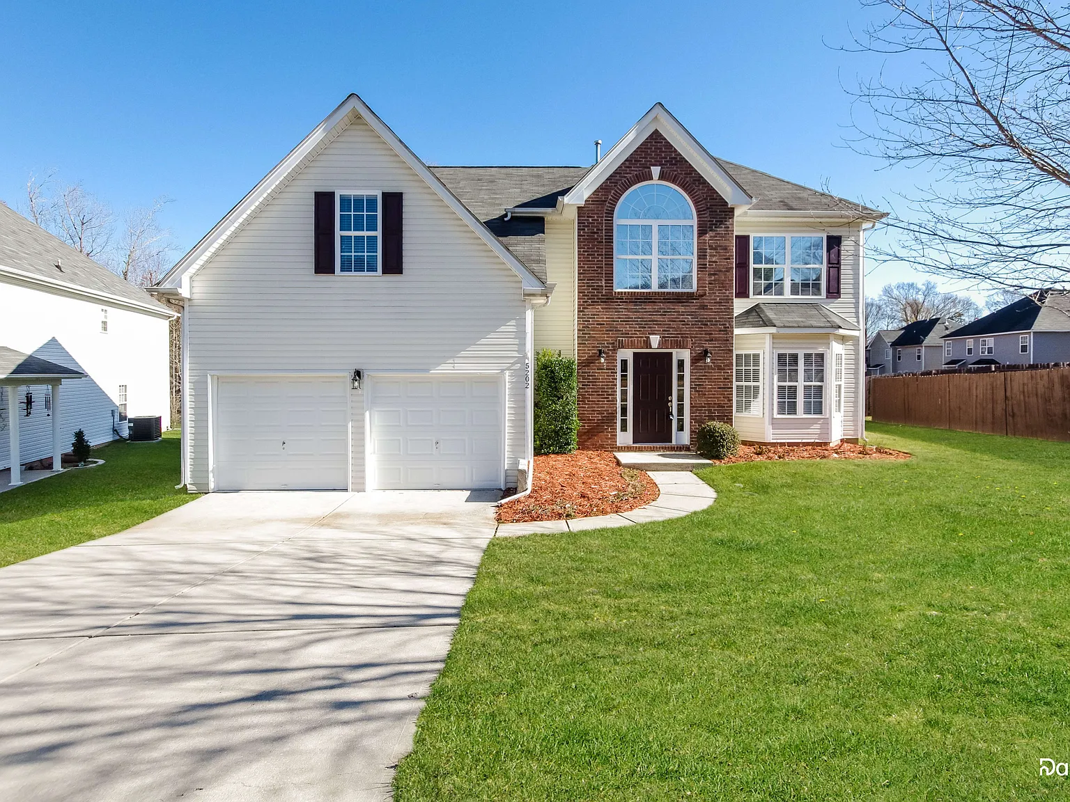 4 bed, 2.5 bath, 2828 sqft, $2,405 — Photo 1