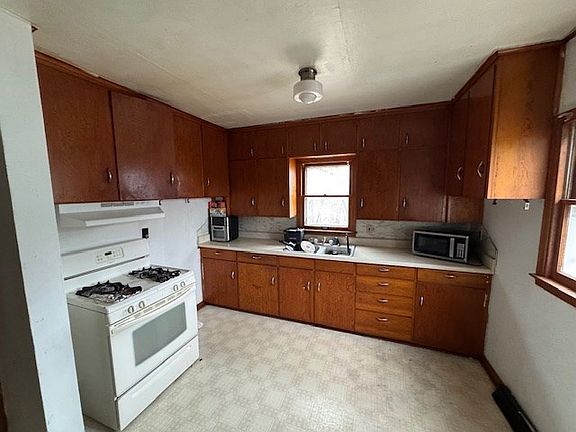 4th image of 320 Dewitt St