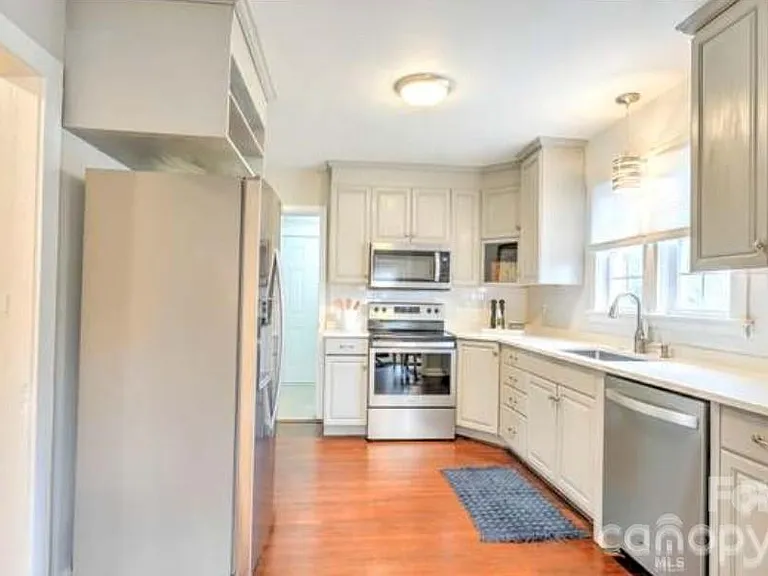 3224 Rogers St — Photo 7