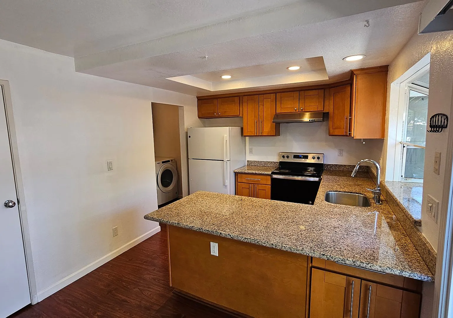 4 bedroom townhouse near Top Rated Pleasanton Schools - 2nd Month Free Rent! — Photo 2