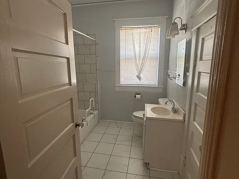 310 Robertson Ave — Photo 7