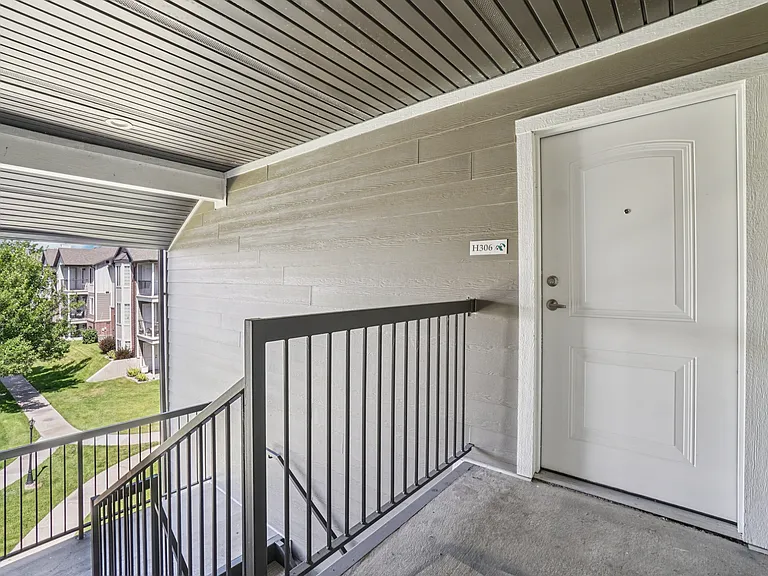 Sterling Pointe Apartments — Photo 13