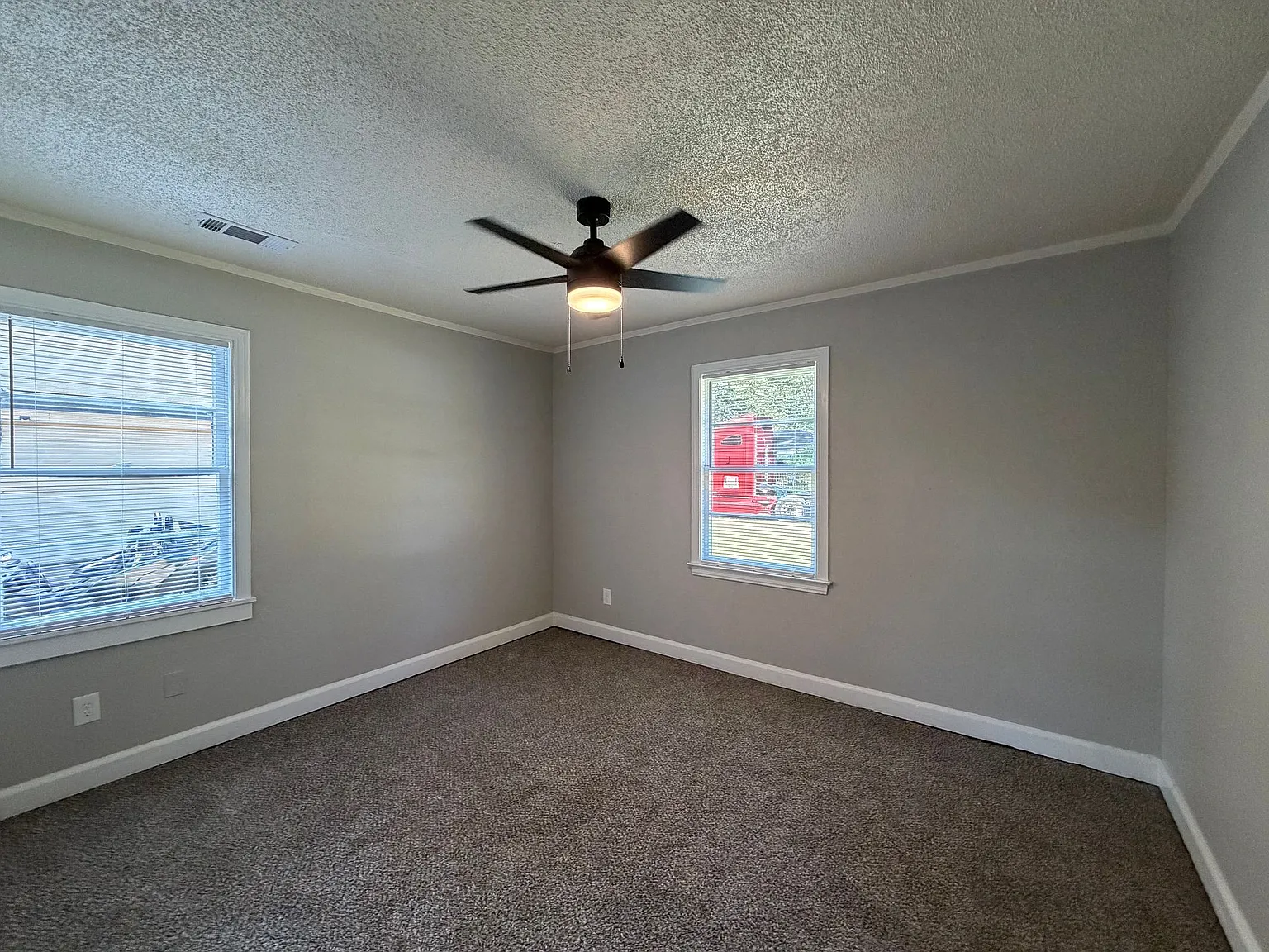 1900 Sierra St — Photo 2