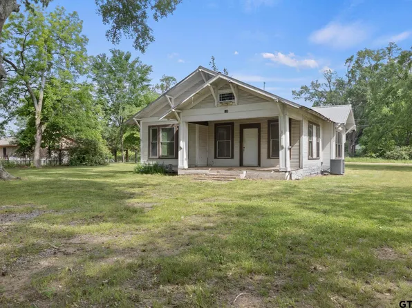 118 6th St, Bogata, TX 75417