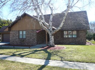 1301 Elm Circle N, Fargo, ND 58102