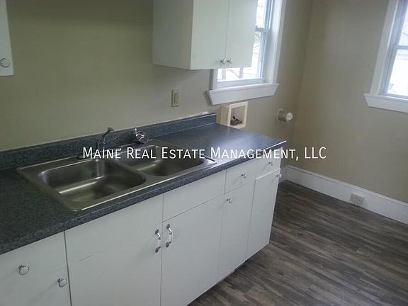 3rd image of 192 Essex St #2