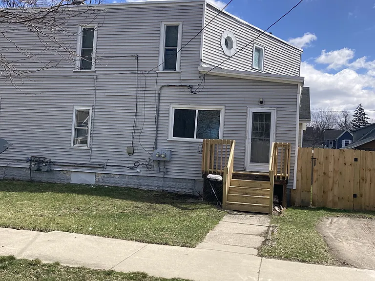 538 Spencer St NE #1 — Photo 2