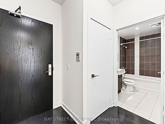 5th image of 770 Bay St Unit 709