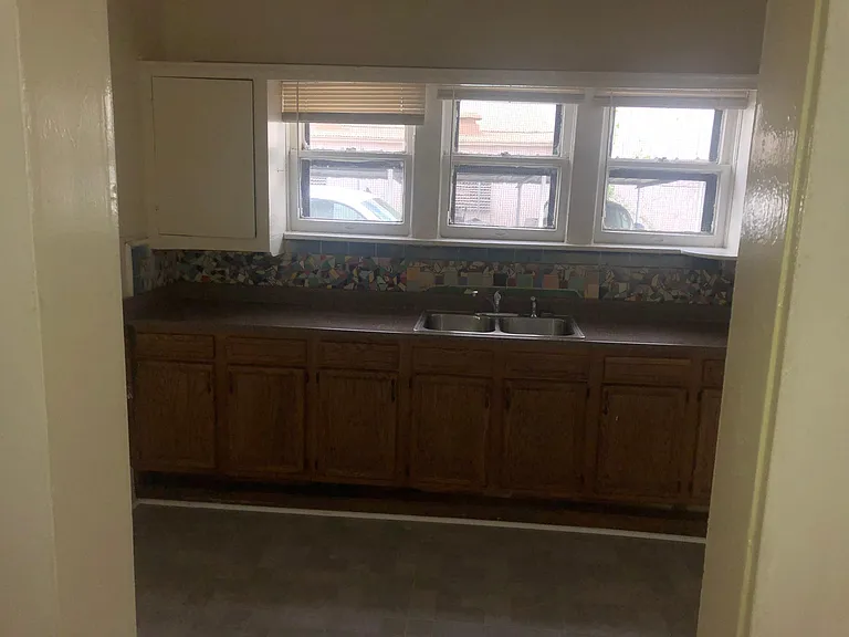 1306 Hughes St — Photo 10