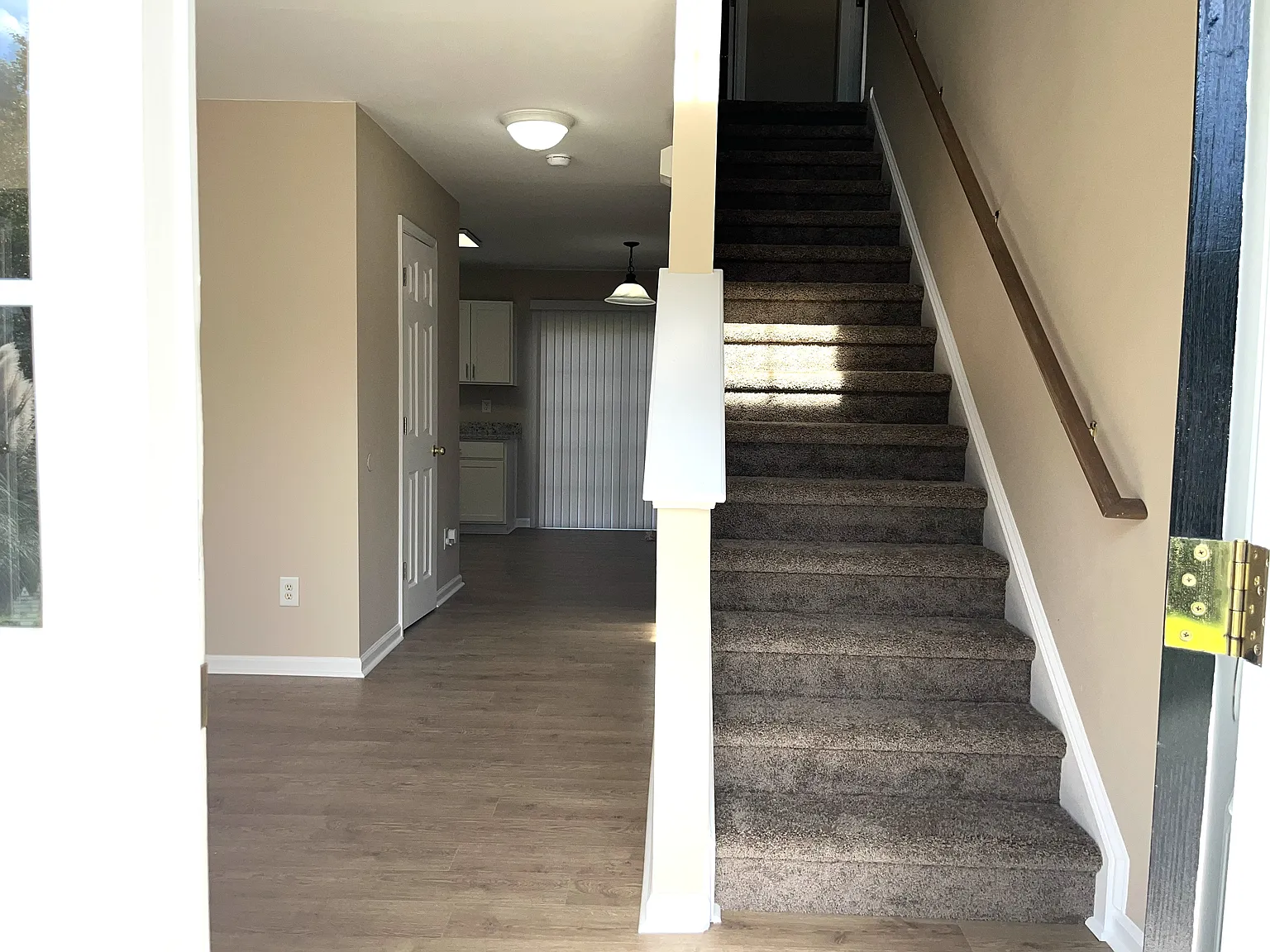 3 bed, 2.5 bath, 1490 sqft, $1,850 — Photo 3