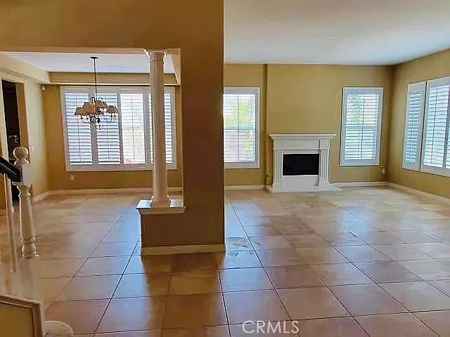 5 bed, 4.5 bath, 4052 sqft, $3,800 — Photo 2