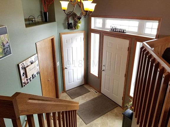 Spacious Bright Foyer