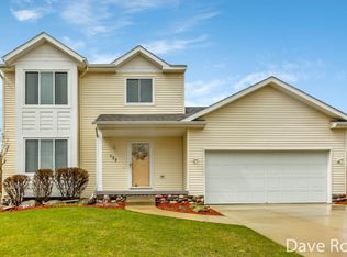 177 Rollingwood Dr, Rockford, MI
