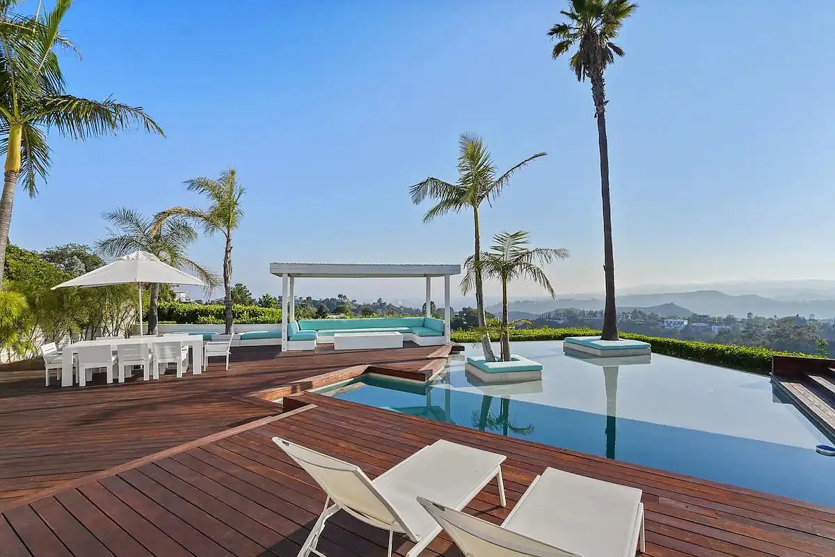 4 bed, 4.5 bath, 3429 sqft, $40,000 — Photo 3