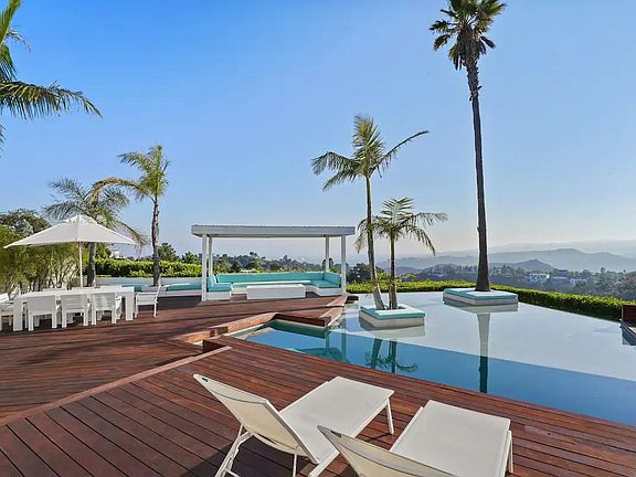 Bask in the glorious daytime sun on the spacious deck, perfect for soaking up the warm rays and enjoying outdoor activities.