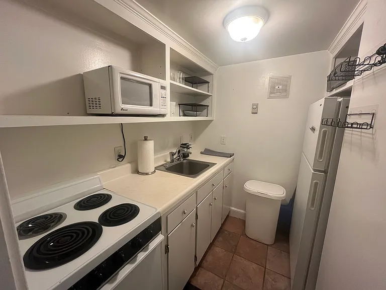 57 Mount Vernon St #B — Photo 6