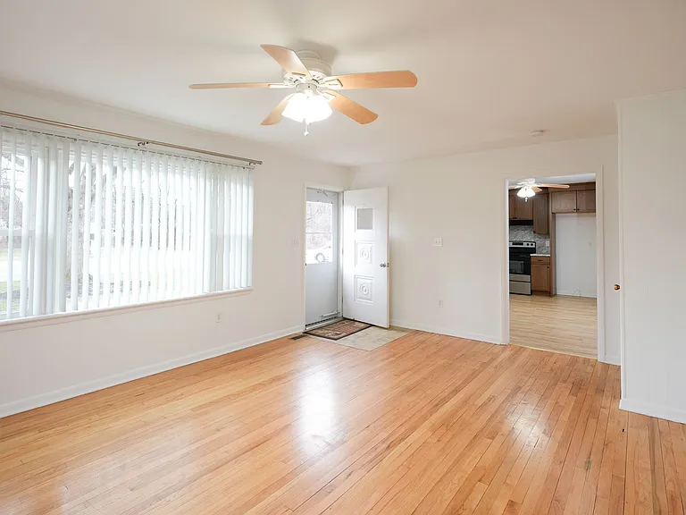 2305 River Rd — Photo 9