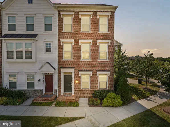 5280 Ridgeview Retreat Dr, Chantilly, VA 20151