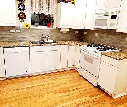 5th image of 2842 N Mason Ave