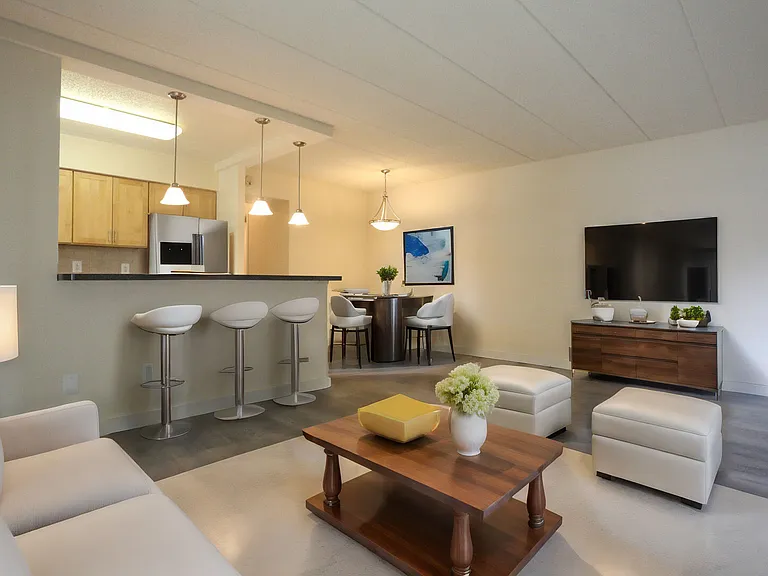 Lansdowne Station Apartments — Photo 6