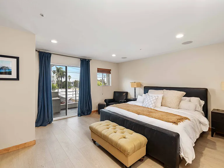 452 Marine Pl — Photo 20