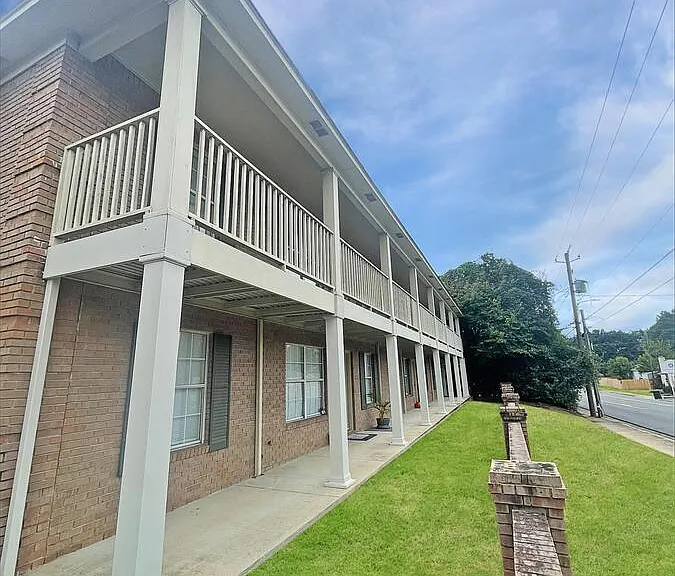 1813 Hackberry Ln #10 — Photo 1