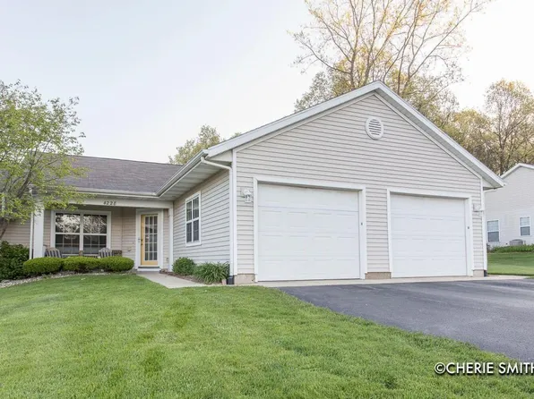 4228 Peak Ln NE, Grand Rapids, MI 49525