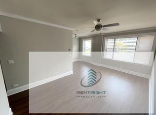 817 W Lakeside Pl #210, Chicago, IL 60640