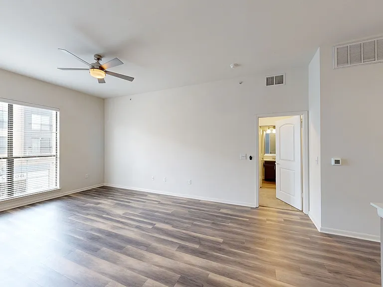 Residences at the Domain — Photo 93