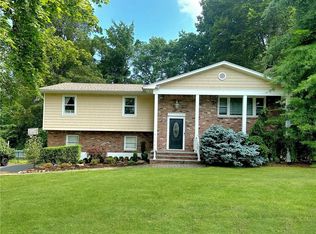 14 Dolphin Rd, New City, NY 10956