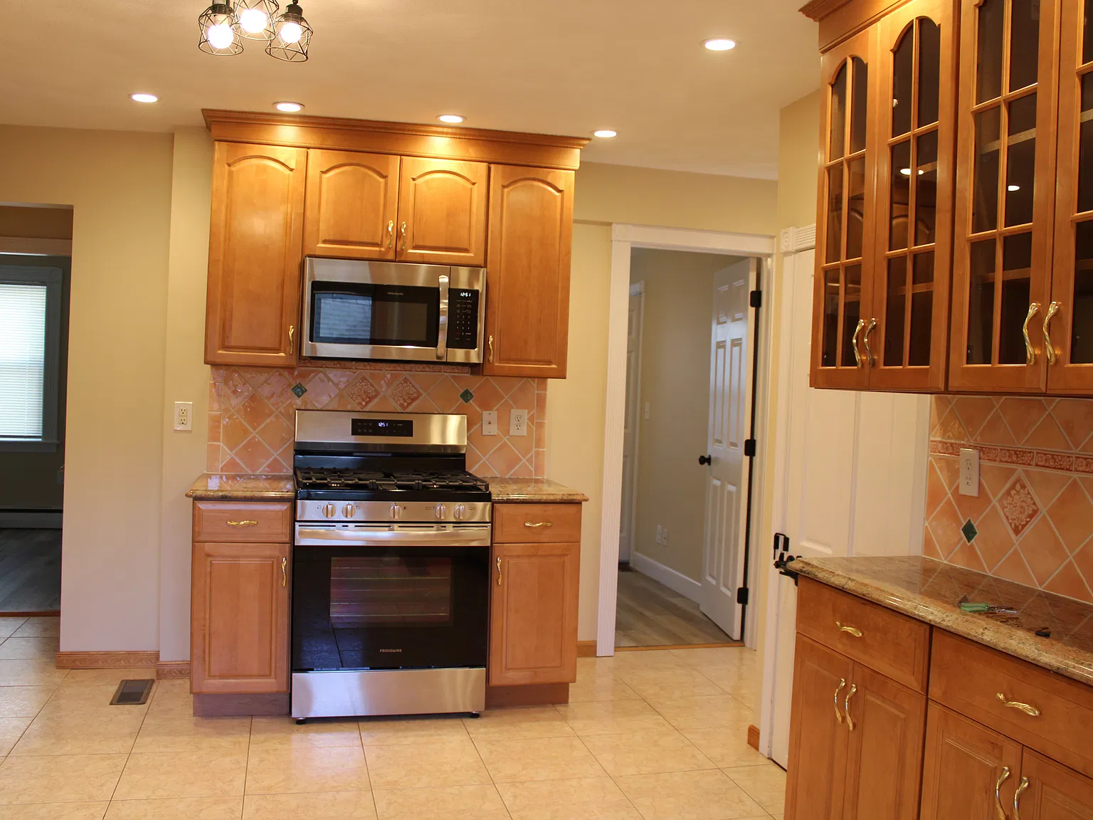 2 bed, 1100 sqft, $3,000 — Photo 1