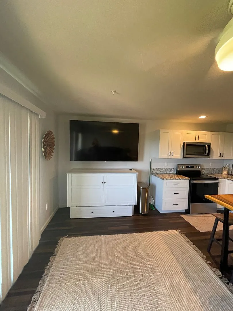 Pailolo Place Furnished One Bedroom — Photo 4