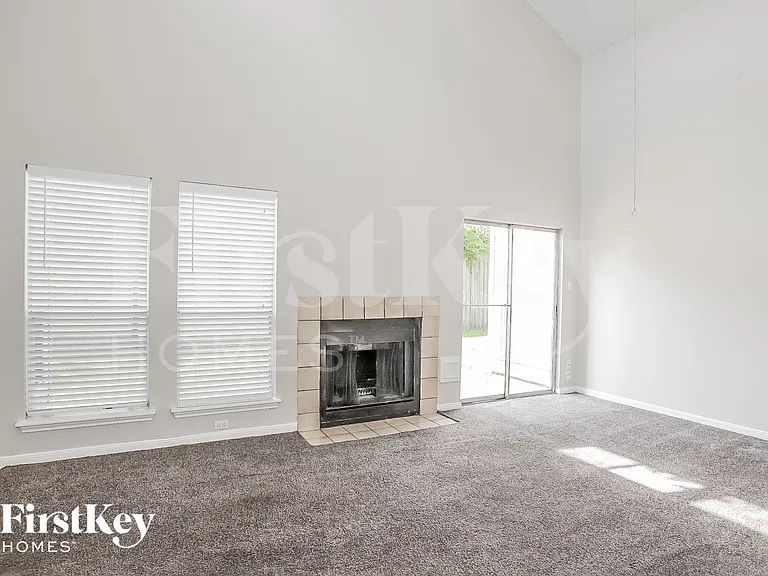 7610 San Benito Dr — Photo 2