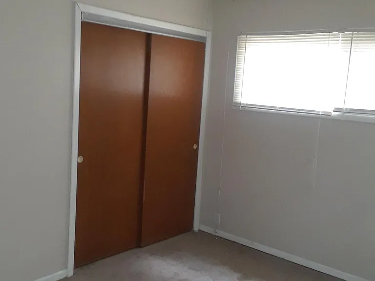 10923 Ewing Ave — Photo 10