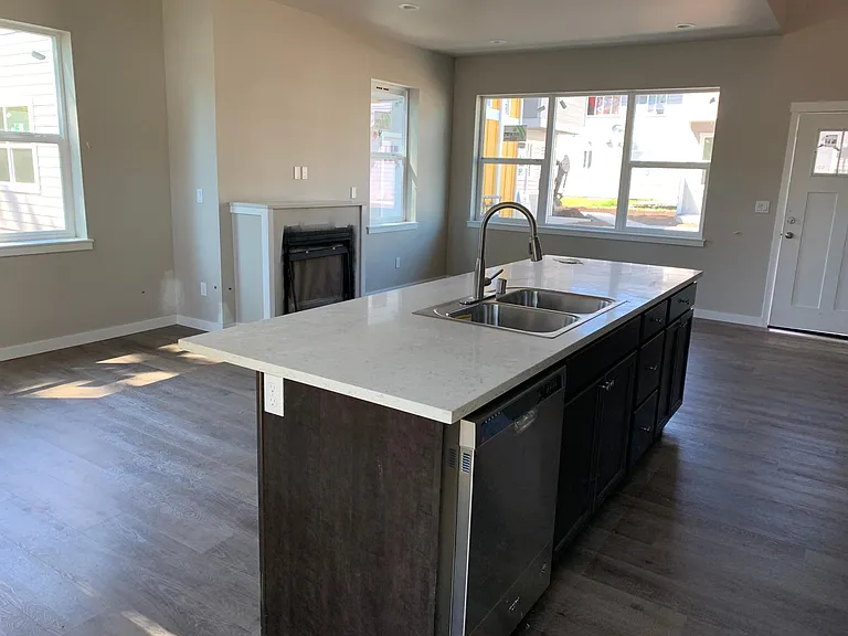2313 Valencia St — Photo 3