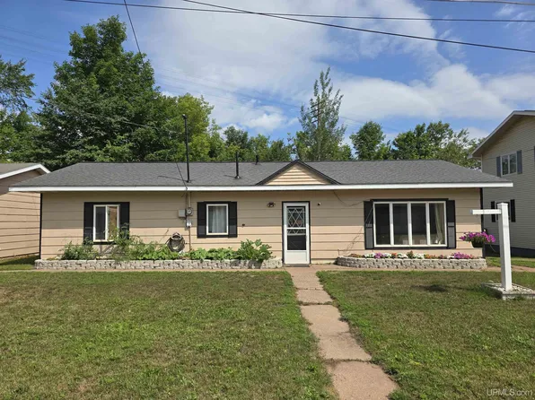204 Cliff St, Negaunee, MI 49866