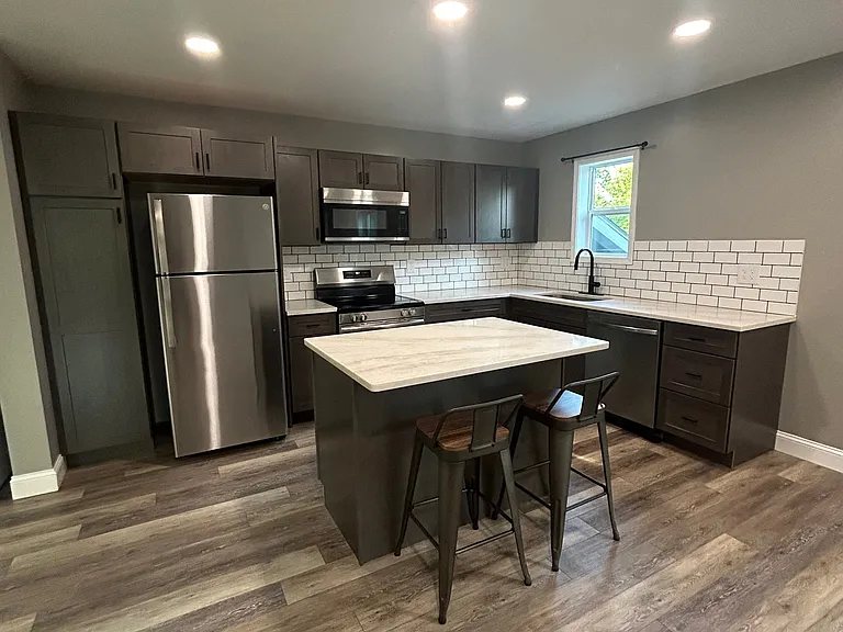 16 Miller Rd E #B — Photo 2