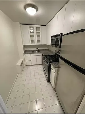 Rented by Manhattan Realty Group | media 9