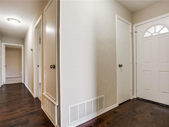 3rd image of 1604 Delaford Dr
