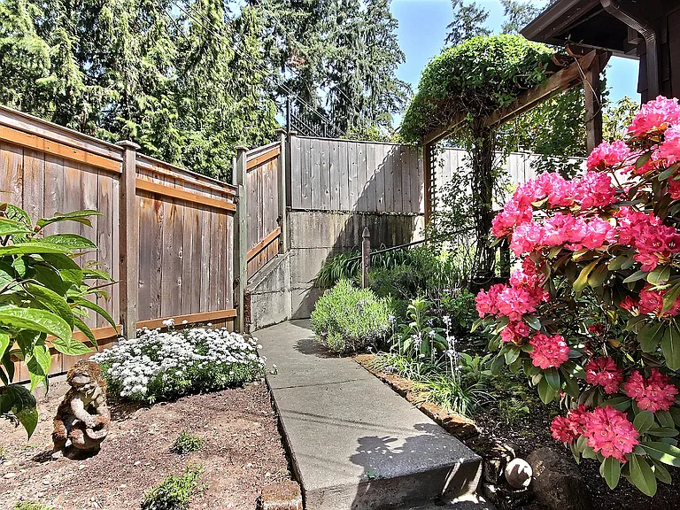 10609 SE 32nd St — Photo 12